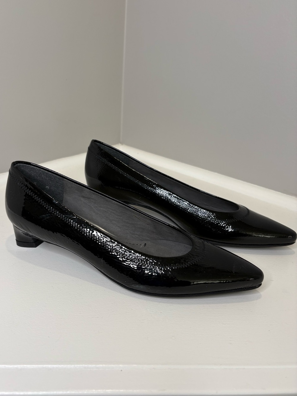Stuart Weitzman Patent Leather Kitten Block Heel Pumps KL 93002
